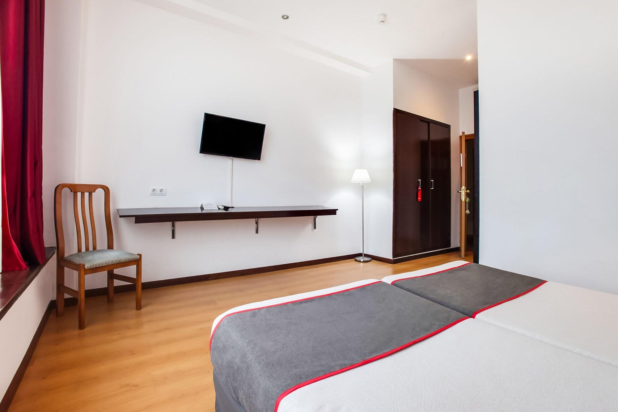 Oyo Hotel Parque Empresarial Avilés Buitenkant foto